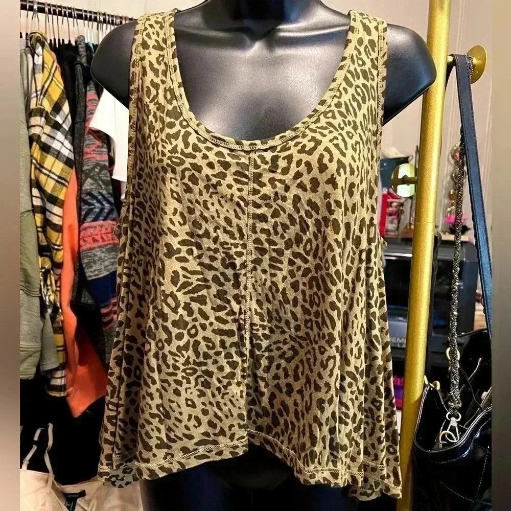 Chic Leopard Print Jersey Tank Top - Flowy & Versatile - Size Small, Fits XL